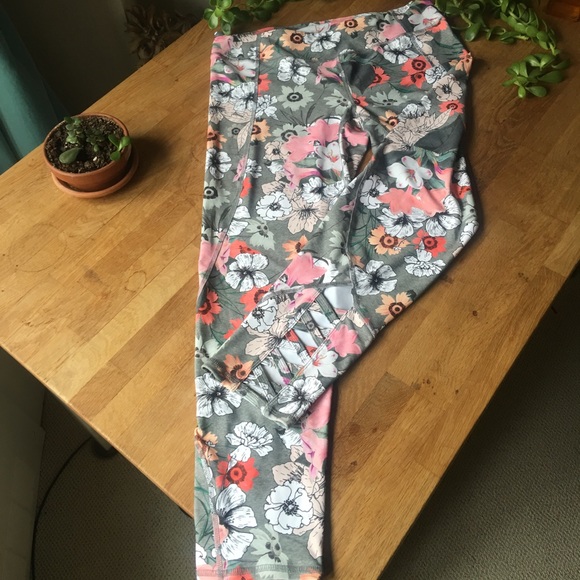 SOLD Anthropologie Pure + Good Perennial leggings. - Picture 5 of 8